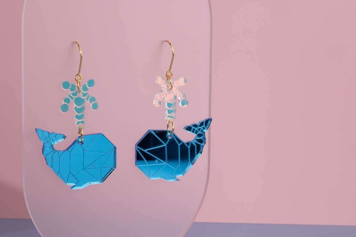 Little Geraldine - Earrings - Whale Hooks