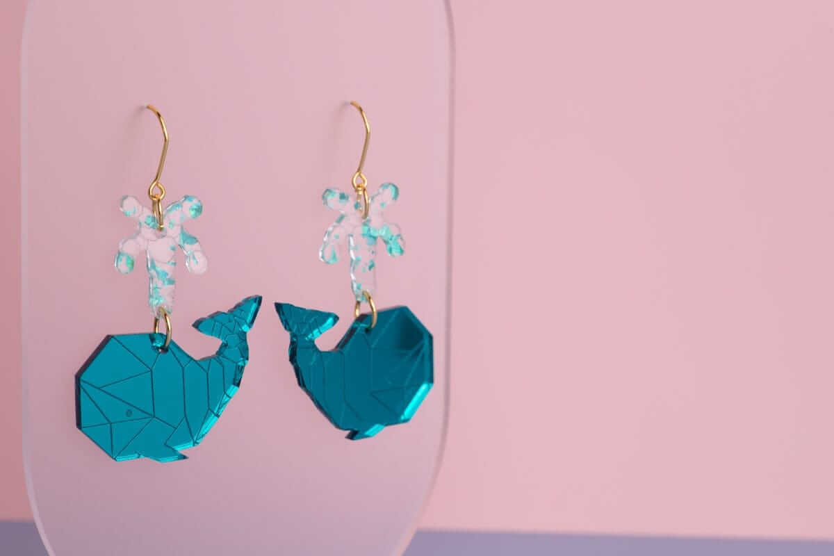 Little Geraldine - Earrings - Whale Hooks