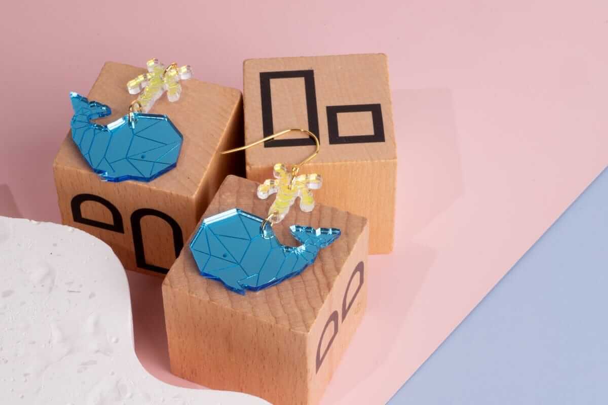 Little Geraldine - Earrings - Whale Hooks