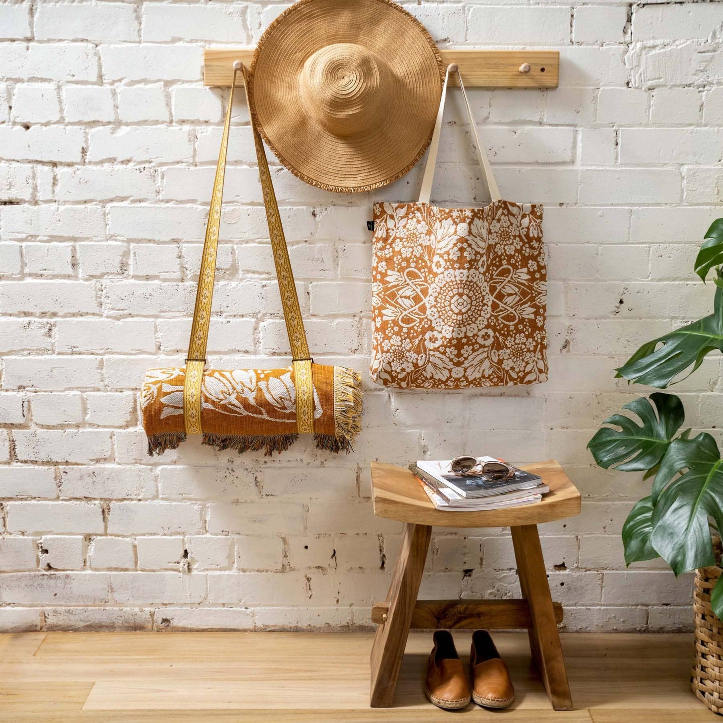 Hendeer - Golden Slumbers - Tote Bag