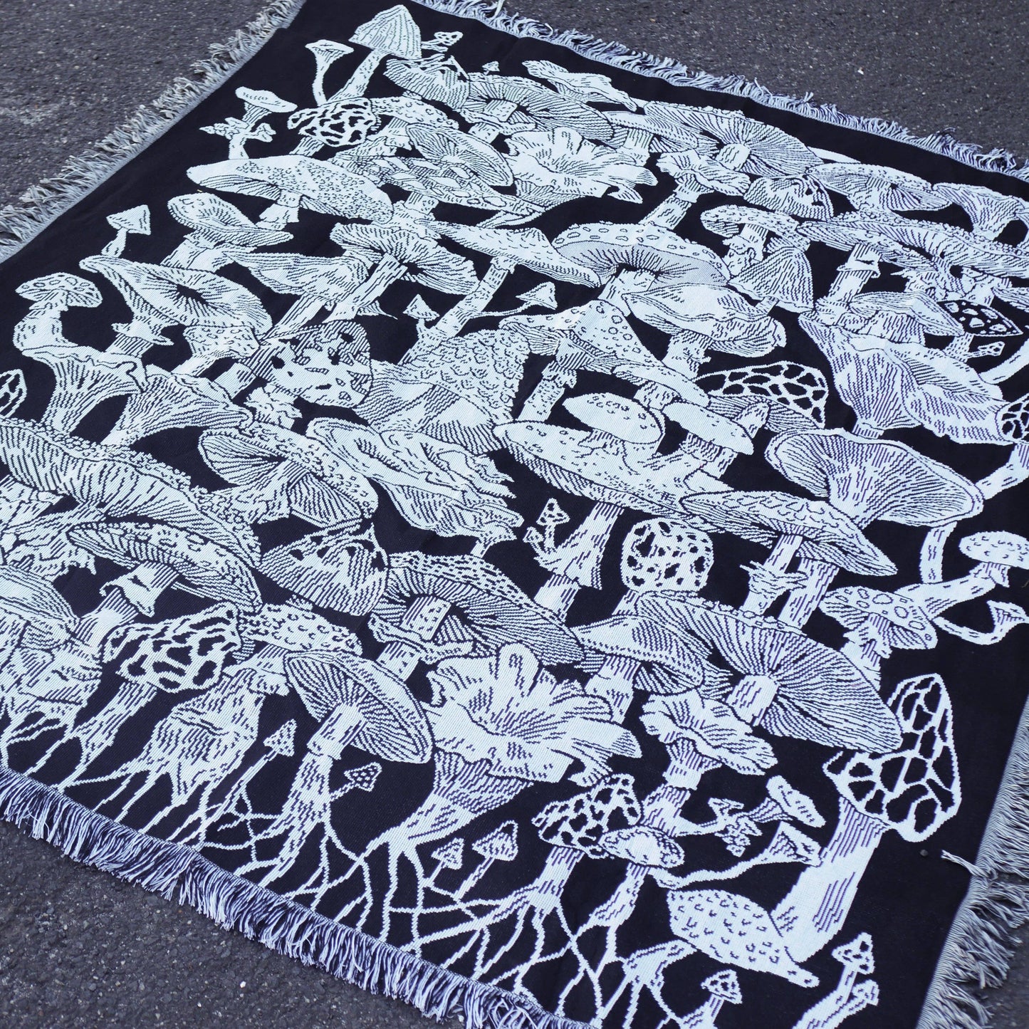 Myii Creative - Woven Picnic Rug/Throw - Mushroom Forest