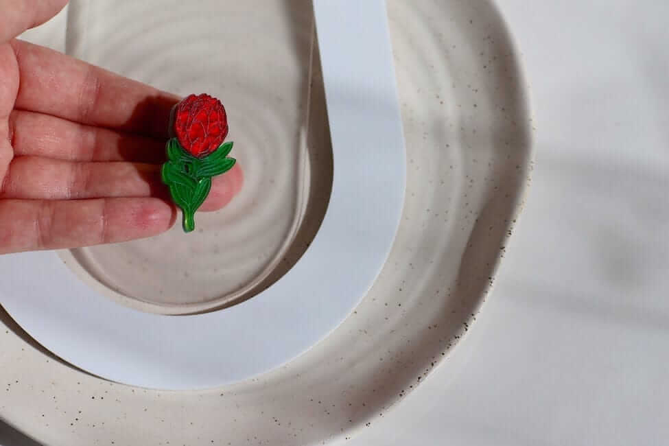 Little Geraldine - Brooch - Protea